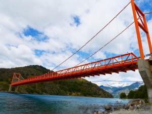 La bonne idée du Chili : mettre des ponts : ça évite de se jeter dans un gué