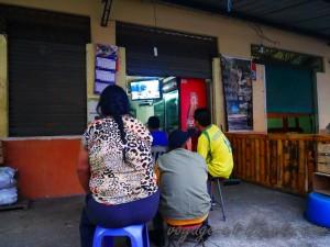 Scène de rue : on s'informe comme on peut !