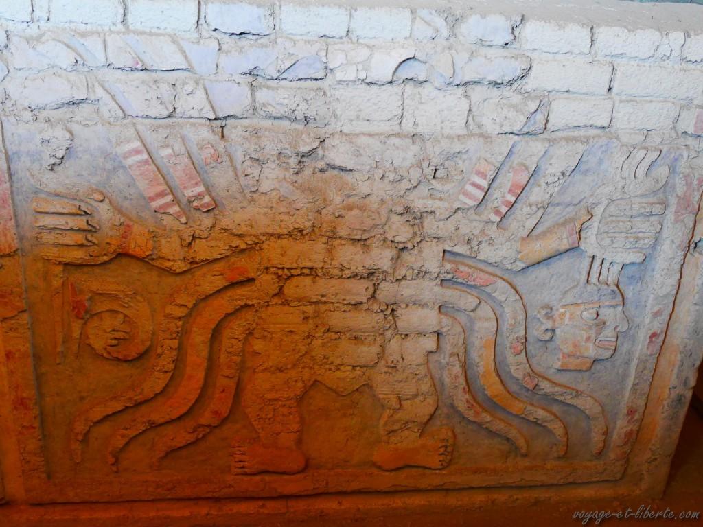 Regardez bien ! J'ai un couteau dans une main et une tête dans l'autre !