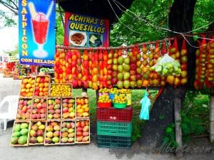 Plus original que la vente de pêches sur la route, la vente de mangues !