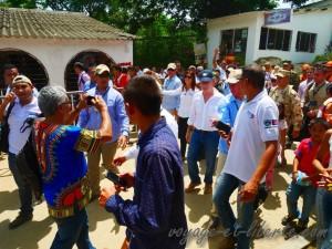 C'est qui le gars à côté de Norton ? Celui avec une casquette ? Le Président, bien sûr !!