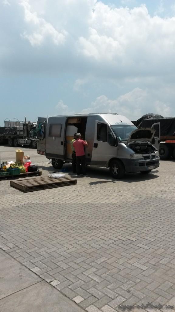 ça va, les gars ?! Y fait assez chaud pour vous à midi en plein soleil ?