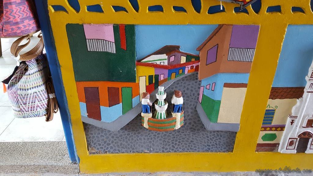 zocalos-Guatapé-street-art
