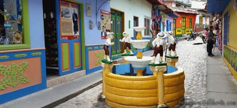 zocalos-Guatapé-street-art