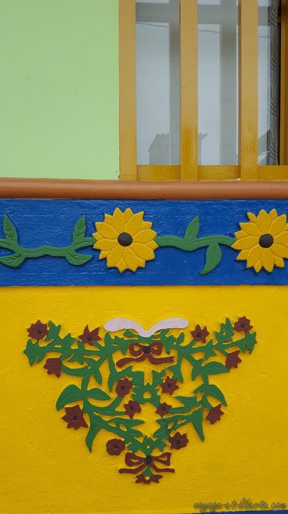 zocalos-Guatapé-street-art