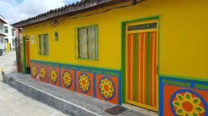 zocalos-Guatapé-street-art