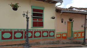 zocalos-Guatapé-street-art