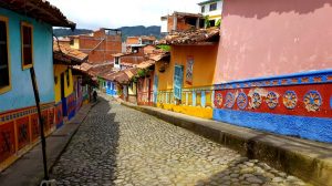zocalos-Guatapé-street-art