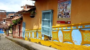zocalos-Guatapé-street-art