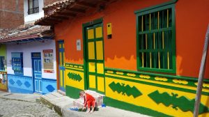 zocalos-Guatapé-street-art