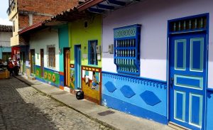 zocalos-Guatapé-street-art