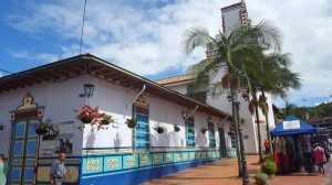 zocalos-Guatapé-street-art