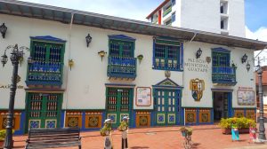 zocalos-Guatapé-street-art