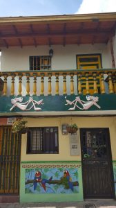 zocalos-Guatapé-street-art