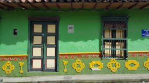 zocalos-Guatapé-street-art