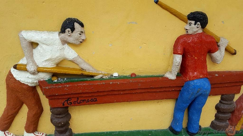 zocalos-Guatapé-street-art