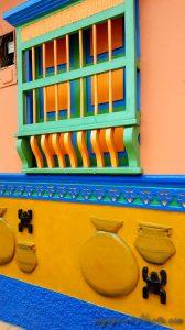 zocalos-Guatapé-street-art